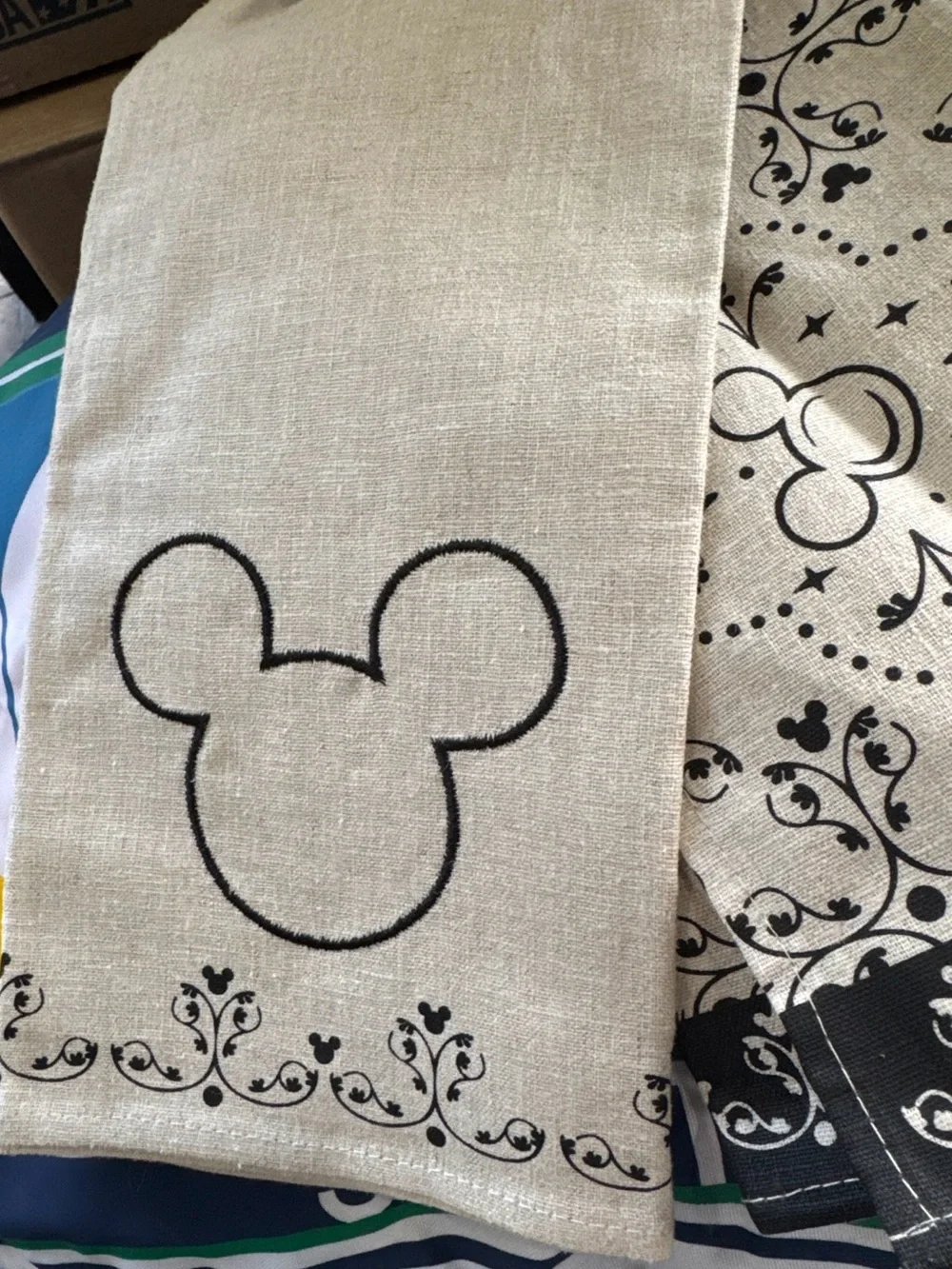 NWT Disney Parks Mickey Mouse Filigree Kitchen Towel Set  (2 Packs/ 4 total)